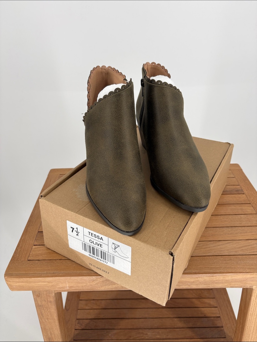 New Journee collection TESSA Olive Women's Ankle Booties size 7 1-2